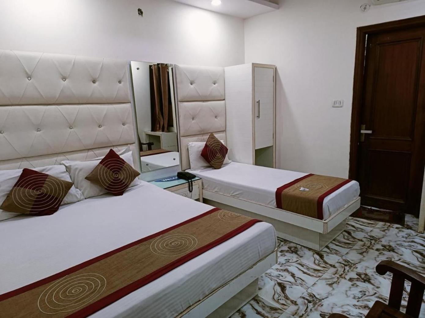 Hotel Shiva Intercontinental Yeni Delhi Dış mekan fotoğraf